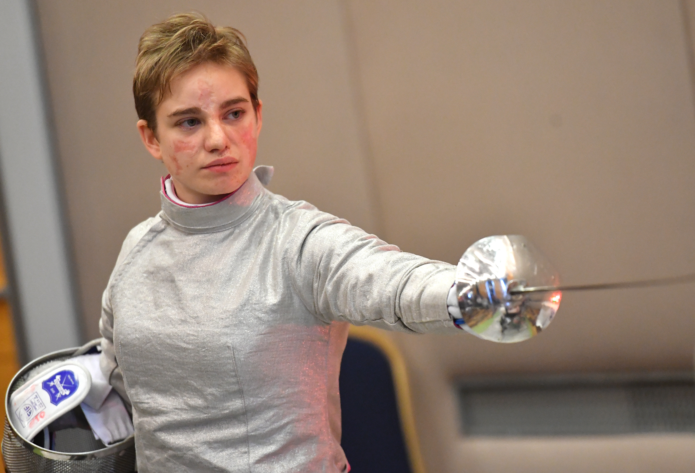 Fencer Beatrice Maria in fencing fear and sword drawn